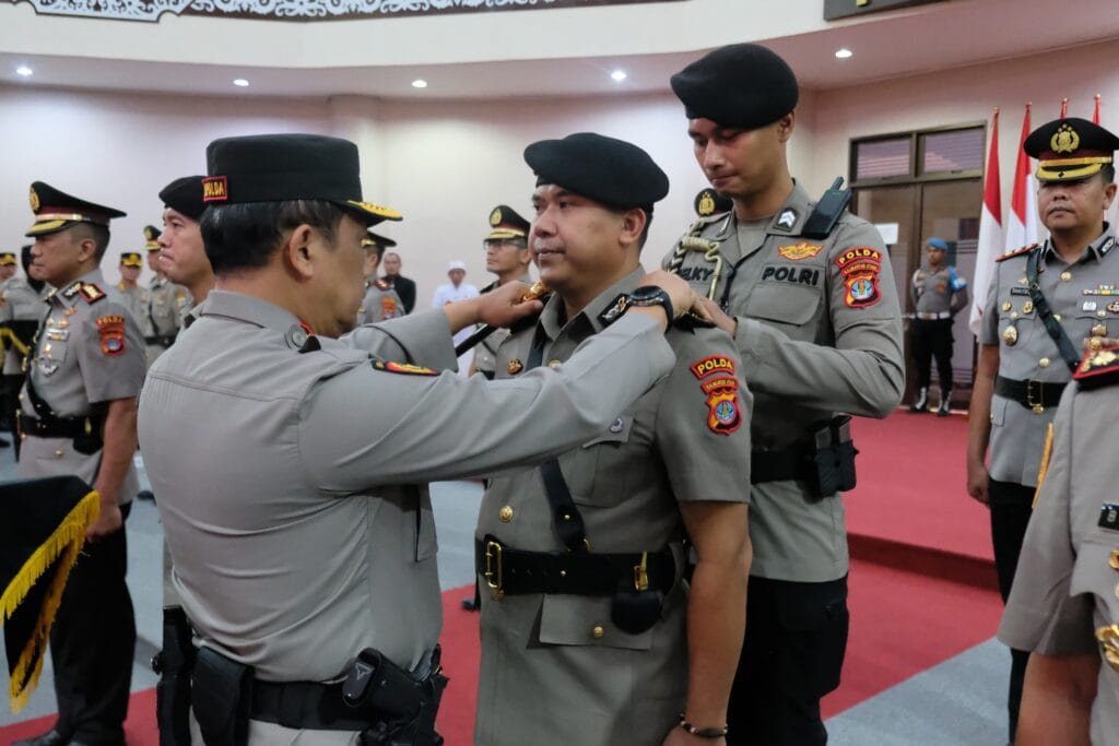 Kapolda Kalimantan Utara, Irjen Pol. Hary Sudwijanto, S.I.K., M.Si, memimpin upacara serah terima jabatan sejumlah Pejabat Utama dan Kapolres di jajaran Polda Kaltara.