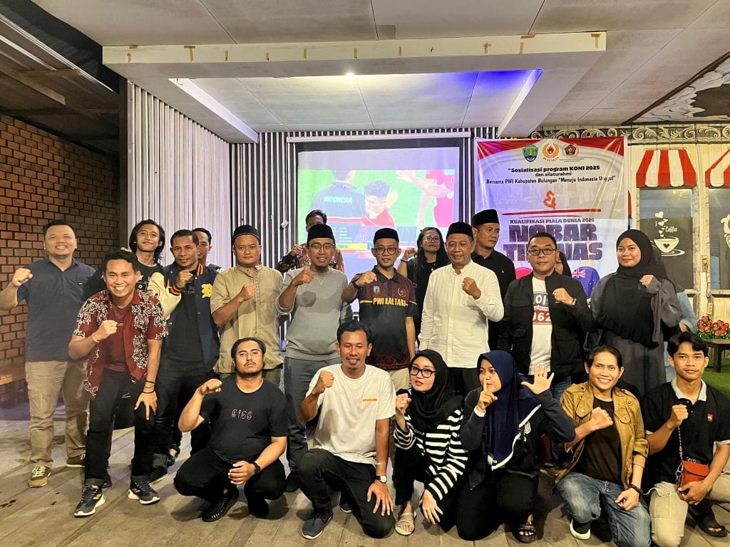 NONTON BERANG: Persatuan Wartawan Indonesia (PWI) Bulungan bekerja sama dengan Komite Olahraga Nasional Indonesia (KONI) Bulungan menggelar nonton bareng (nobar) pertandingan Indonesia vs Australia pada Kamis (20/3)