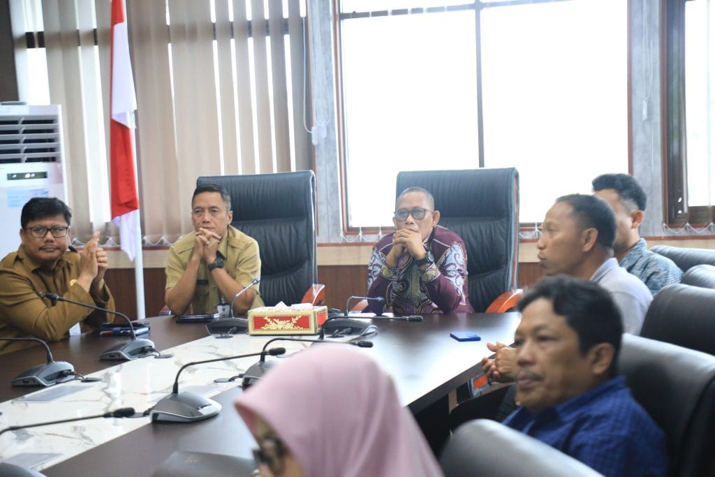 PAPARAN: Mitra strategis daerah, Global Green Growwth Institute (GGGI) memaparkan terkait berbagai program inovasi pemberdayaan masyarakat Siandau di hadapan Bupati Bulungan, Syarwani, S.Pd.M.Si dan Sekda Bulungan Risdianto, S.Pi.M.Si dan kepala OPD bertempat di Ruang Rapat Bupati belum lama ini.