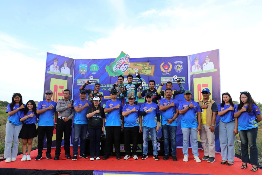 Wakil Gubernur (Wagub) Kalimantan Utara (Kaltara) Ingkong Ala, SE., M.Si secara resmi menutup ajang Borneo Race Championship Putaran 1 dan Kejuaraan Provinsi (Kejurprov) Road Race Kaltara Putaran 1 pada Minggu, (25/05/25).