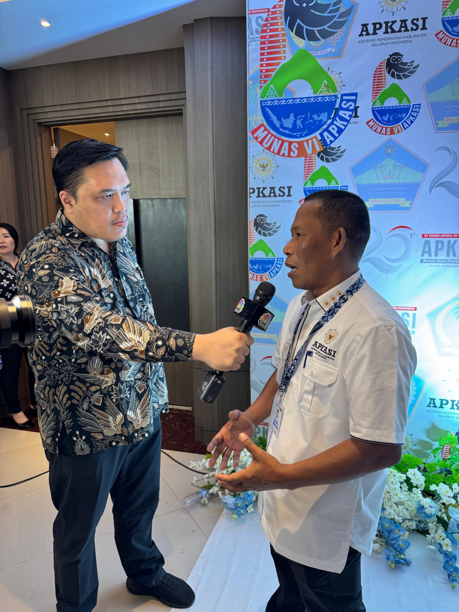 WAWANCARA: Bupati Bulungan Syarwani, SPd.M.Si saat memjadi narasumber dalam program 100 hari kerja masa pemerintahanya di Gedung Graha Pena Jakarta belum lama ini.