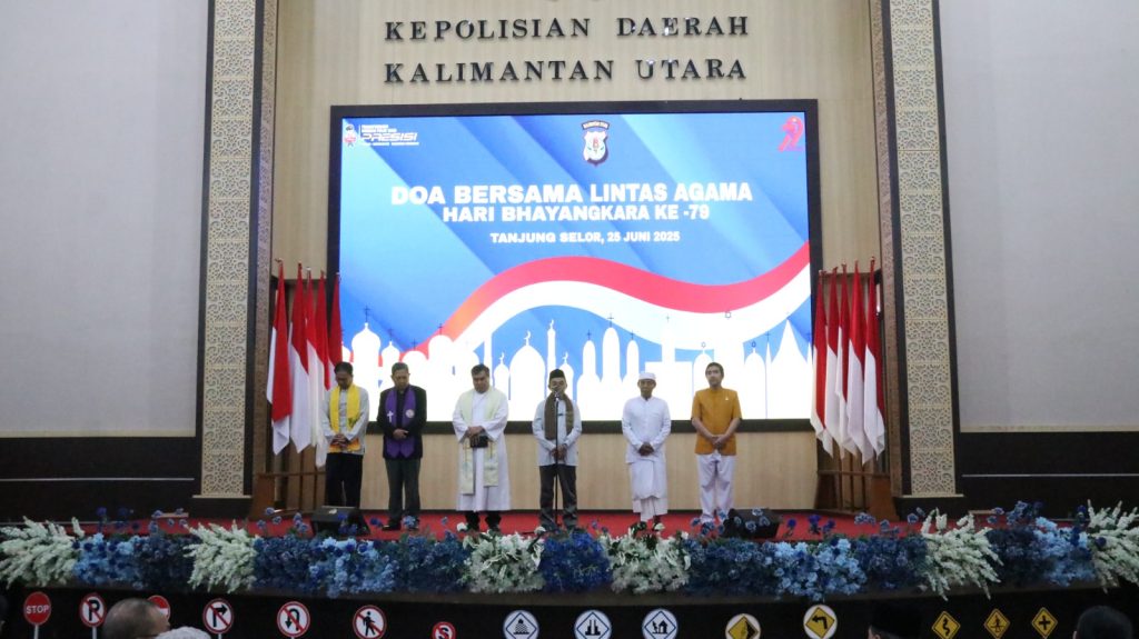 DOA BERSAMA: Menjelang Hari Bhayangkara ke-79 yang jatuh pada 1 Juli 2025, Polda Kalimantan Utara menggelar kegiatan Doa Bersama Lintas Agama sebagai wujud syukur dan refleksi perjalanan panjang Polri dalam mengabdi kepada bangsa dan masyarakat. Rabu (25/6/2025)