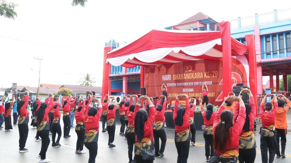 Dalam rangka memperingati Hari Bhayangkara ke-79 tahun 2025, Polda Kaltara menggelar kegiatan Olahraga Bersama Forkopimda dan Masyarakat Kaltara yang dilaksanakan dilokasi Car Free Day (CFD) Tebu Kayan Jl. Katamso (Depan Damkar) Tanjung Selor Kabupaten Bulungan Provinsi Kaltara. Minggu pagi (29/06/2025).