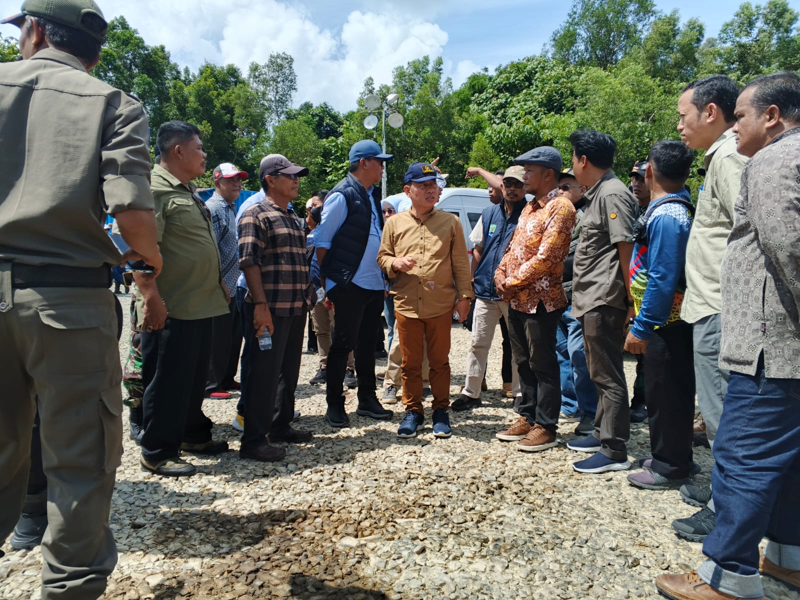 KUNJUNGAN LAPANGAN: Ketua DRPD Bulungan bersama tim terpadu penyelesaian pembebasan tanah melakukan kunjungan lapangan ke Pulau Bunyu, Jumat (13/6/25)