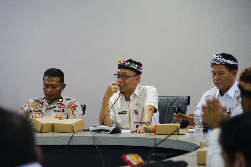 PENJAJAKAN: Staf Ahli Bidang Aparatur Pelayanan Publik dan Kemasyarakatan, Ir. H. Syahrullah Mursalin, MP., yang mengikuti rangkaian kegiatan secara daring (virtual) maupun luring (tatap muka) Sidang ke-26 (7) Kelompok Kerja dan Sub Kelompok Kerja Sosial Ekonomi Malaysia–Indonesia (KK/JKK Sosek Malindo) Kaltara–Sabah Tahun 2024 yang digelar di Ruang Rapat Lantai I Gedung Gadis II, Rabu, (18/6).