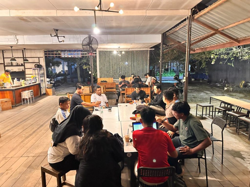 RAPAT PERSIAPAN: Sejumlah panitia Serikat Media Siber Indonesia (SMSI) Kalimantan Utara (Kaltara) menggelar rapat persiapan jelang kegiatan Uji Kompetensi Wartawan (UKW) dan Rapat Kerja Daerah (Rakerda) I di Tanjung Selor pada Juli mendatang.