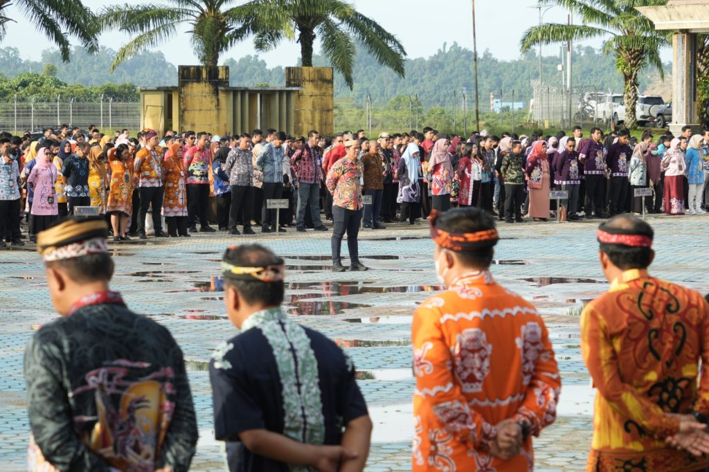 APEL PAGI : Apel pagi di lingkungan Pemprov Kaltara di Lapangan Agatis, Senin (30/6).