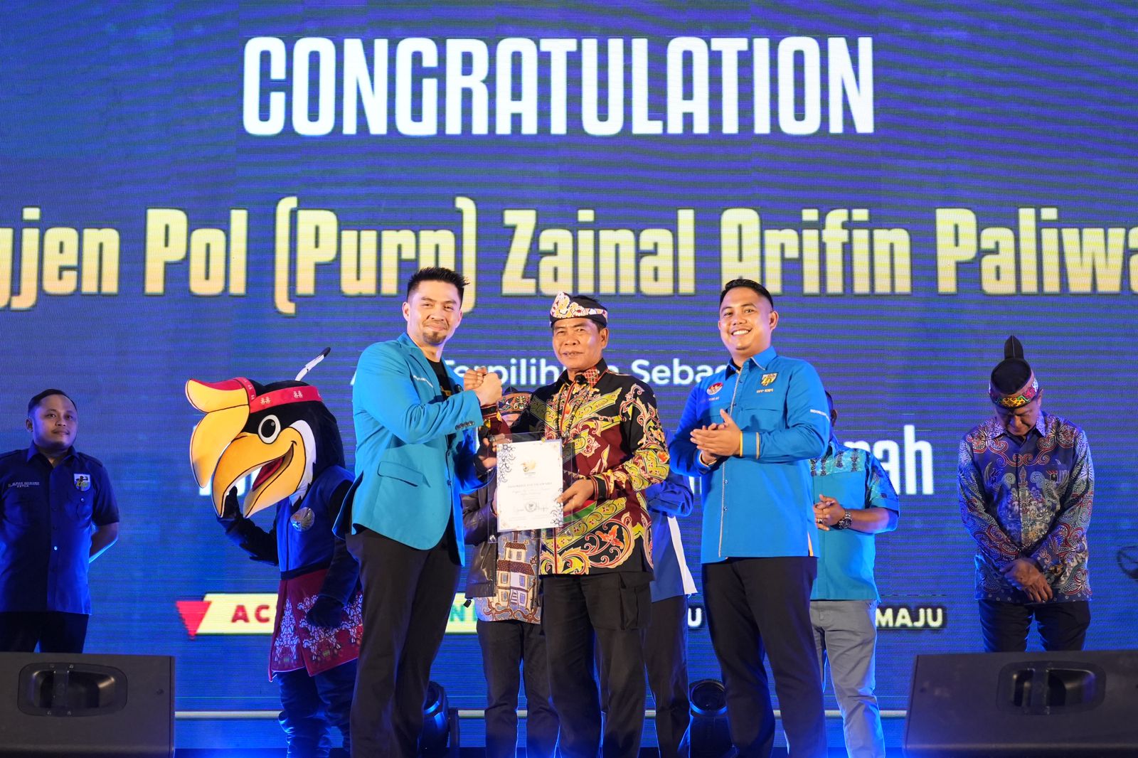 PENGHARGAAN: Gubernur Kalimantan Utara (Kaltara), Dr. H. Zainal A. Paliwang, S.H., M.Hum sukses meraih penghargaan “Indonesia Youth Award” Tahun 2025 kategori Tokoh Pembangunan Daerah.