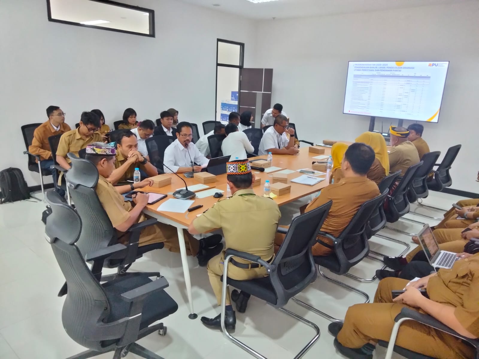 DEKONSENTRASI : Biro Administrasi Pembangunan menggelar Rakor Pelaksanaan Kegiatan Dekonsentrasi dan Tugas Pembantuan untuk Satuan Kerja Kementerian Pekerjaan Umum dan Kementerian Pertanian di wilayah Provinsi Kaltara.