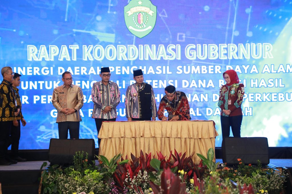 RAKOR: Gubernur Kalimantan Utara (Kaltara), Dr. H. Zainal A. Paliwang, S.H., M.Hum., menghadiri Rapat Koordinasi (Rakor) bertema "Sinergi Daerah Penghasil Sumber Daya Manusia (SDM) untuk Menggali Dana Bagi Hasil (DBH) Sektor Pertambangan dan Kehutanan Guna Penguatan Fiskal Daerah"di Ballroom Hotel Novotel Balikpapan, pada Rabu (9/7)