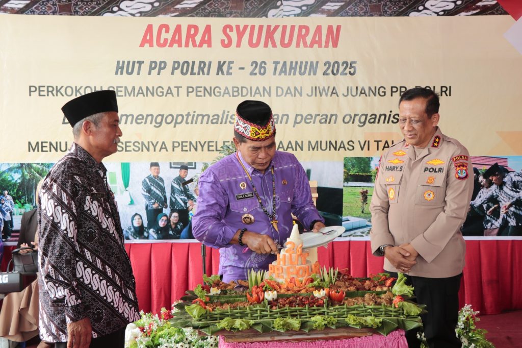 SYUKURAN: Gubernur ketika menghadiri acara peringatan Hari Ulang Tahun Persatuan Purnawirawan (PP) ke-26 Polri Tahun 2025, digelar oleh Persatuan Purnawirawan (PP) Polri Cabang Bulungan di Jalan Jelarai Gang Haji Raju pada Kamis (10/7) pagi.