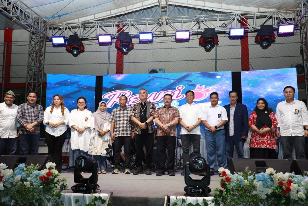 REUNI AKBAR: Wakil Gubernur (Wagub) Kalimantan Utara (Kaltara), Ingkong Ala, S.E., M.Si saat menghadiri Reuni Akbar Alumni SMK Negeri 1 Tanjung Selor Tahun 2025 yang digagas Ikatan Keluarga Alumni (IKA) SMKN 1 Tanjung Selor, dipusatkan di Lapangan SMK 1 Tanjung, Selor, (19/07/25).