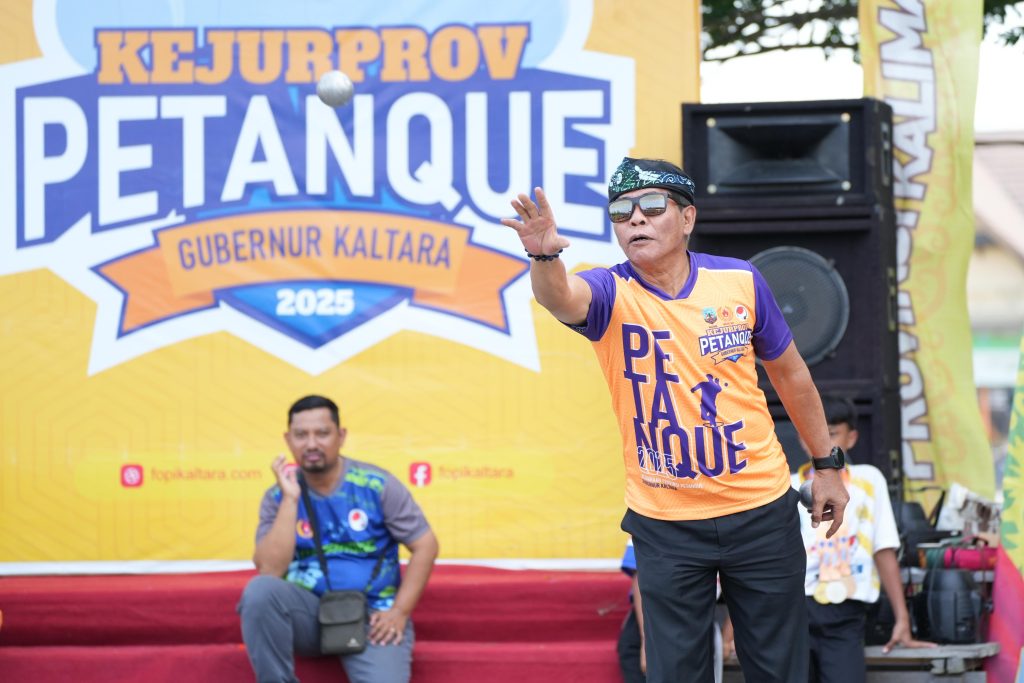 KEJURPROV: Gubernur Kaltara, Dr. H. Zainal A. Paliwang, S.H., M.Hum., saat membuka Kejuaraan Provinsi (Kejurprov) Petanque Gubernur Kaltara 2025 di Lapangan Petanque jalan Agatis, Tanjung Selor, Kabupaten Bulungan, pada Sabtu (19/7/25)