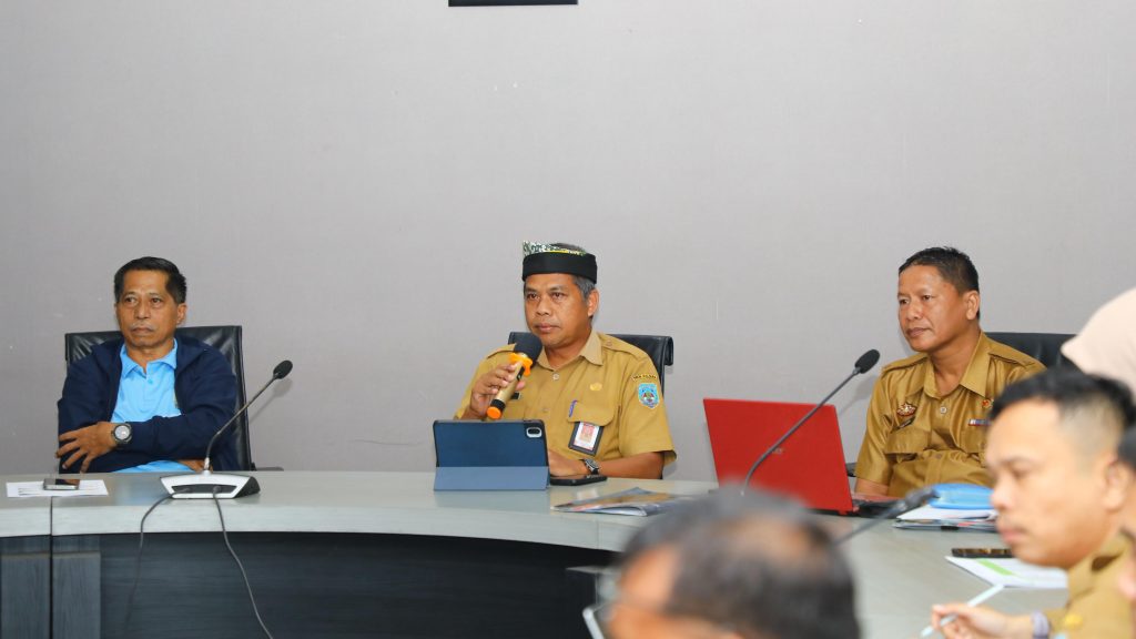 RAKOR PELAPORAN : Kepala Biro Administrasi Pembangunan, H. Sapi’i, S.T., M.A.P. memimpin Rakor Pelaporan Pelaksanaan Pembangunan Daerah Pemprov Kaltara Semester I Tahun Anggaran 2025.