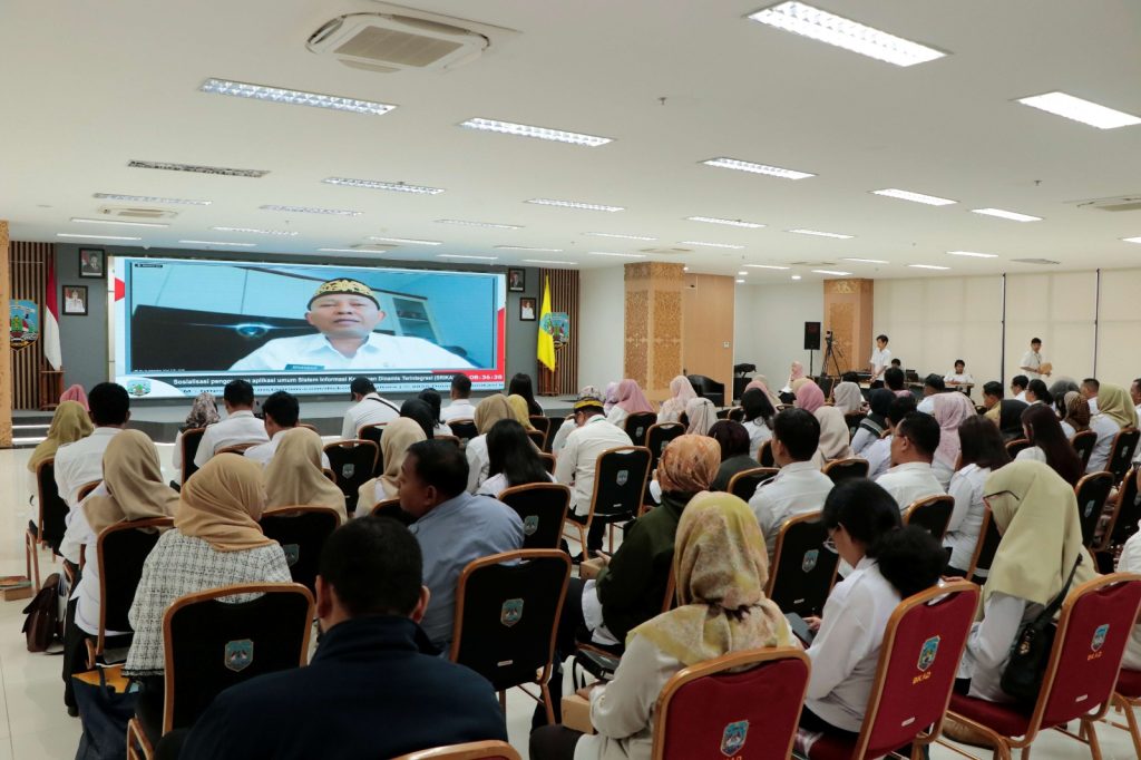 VIRTUAL : Kepala DKISP Kaltara, Dr. H. Iskandar, S.IP., M.Si memberikan sambutan secara digelar di Ruang Serbaguna lantai 1 Kantor Gubernur Kaltara, Rabu (30/07/25).