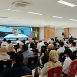 VIRTUAL : Kepala DKISP Kaltara, Dr. H. Iskandar, S.IP., M.Si memberikan sambutan secara digelar di Ruang Serbaguna lantai 1 Kantor Gubernur Kaltara, Rabu (30/07/25).