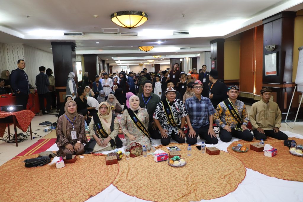 YATIM FEST : Gubernur Kaltara Dr. H. Zainal A. Paliwang, S.H., M.Hum., bersama istri, Hj. Rachmawati Zainal, S.H., hadir membuka Yatim Fest Muharram 1447 H digelar di Ballroom Swiss-Belhotel Tarakan, Ahad (3/8).