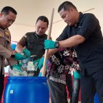 DILARUTKAN : Kapolda Kaltara bersama instansi terkait memusnahkan BB sabu pengungkapan kasus periode Juli.