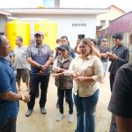 TINJAU LAPANGAN: Komisi 1 dan 2 DPRD Bulungan bersama instansi terkait lainya saat meninjau secara langsung kandang ayam potong di tengah pemukiman di RT 52 pihak DPRD meminta segera dilakukan pemidahan agar tidak terjadi kegaduhan di tengah masyarakat.