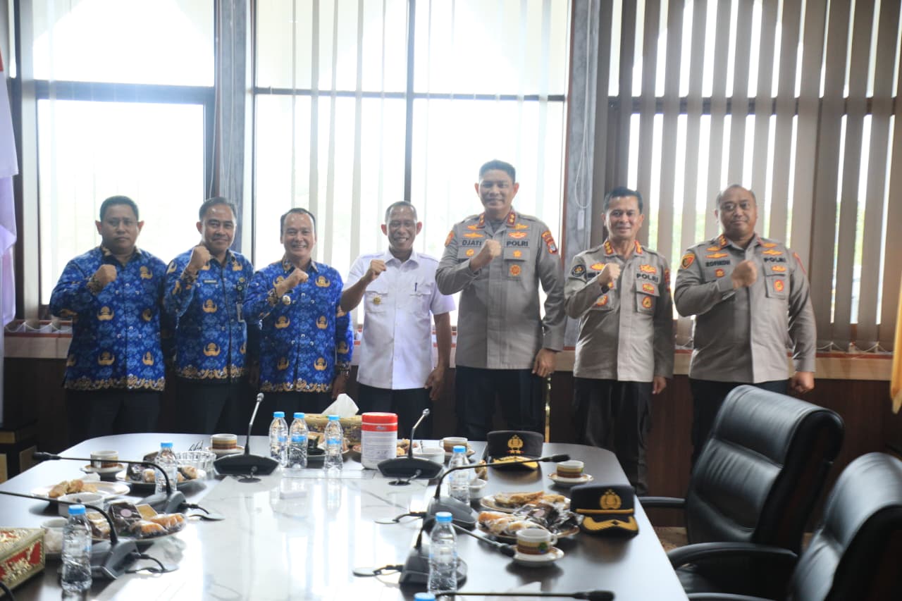 Kapolda Kalimantan Utara, Irjen Pol. Djati Wiyoto Abadhy, S.I.K didampingi Kapolresta Bulungan Kombes Pol AKBP Rofikoh Yunianto melakukan kunjungan silaturahmi ke Kantor Bupati Bulungan, Selasa (17/9/25).