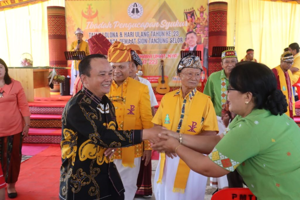 Wakil Bupati Bulungan, Kilat, A.Md, menghadiri pelaksanaan Ibadah Syukur Tahunan sekaligus HUT ke-23 Jemaat Sion Tanjung Selor, di Gereja Toraja Jemaat Sion Tanjung Selor Minggu (28/9/25)