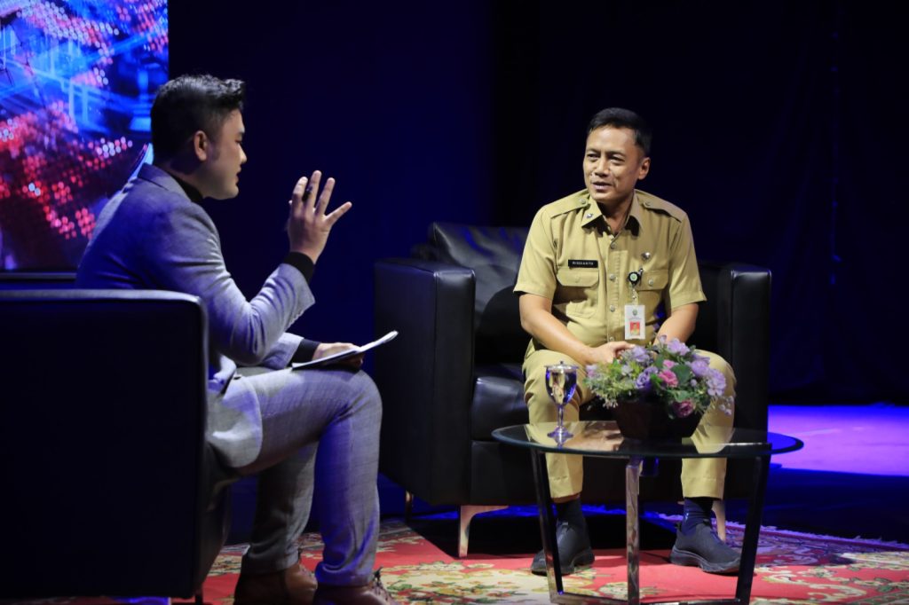 Sekretaris Daerah (Sekda) Kabupaten Bulungan, Ir.H.Risdianto,S.Pi.,M.Si saat menjadi narasumber dalam program "KALTARA BICARA" di TVRI KALTARA pada Senin (29/09/25).