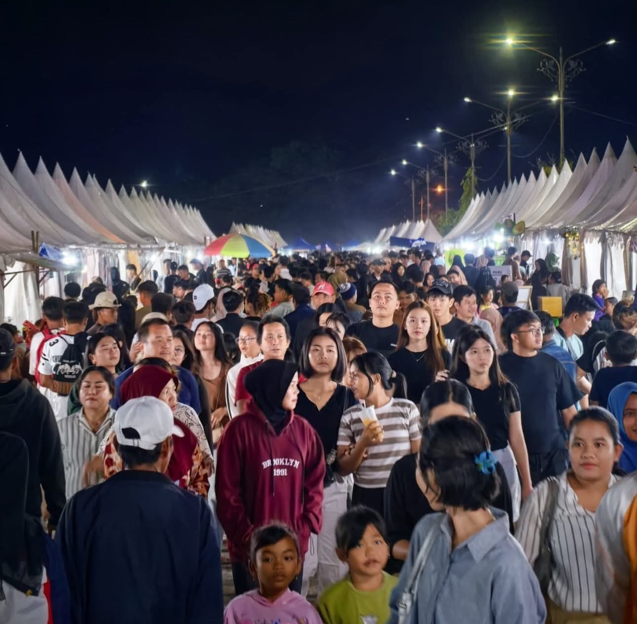 MENINGKAT DRASTIS: Dari survei tim BPS dan Politeknik Malinau, pertumbuhan ekonomi selama pelaksanaan irau malinau diprediksi melonjak hingga 108,63 persen (foto:sulorotan on FB)