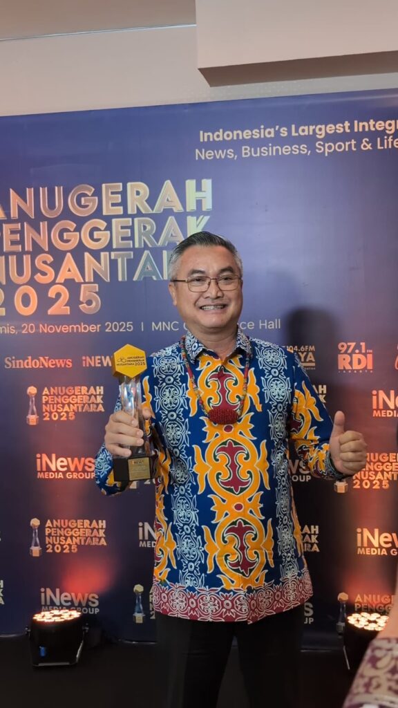 MEMBANGGAKAN: Bupati Malinau, Wempi W Mawa raih penghargaan Anugerah Penggerak Nusantara 2025 sektor Pariwisata dan Ekonomi Kreatif dari iNews di Jakarta, Kamis (20/11/25)