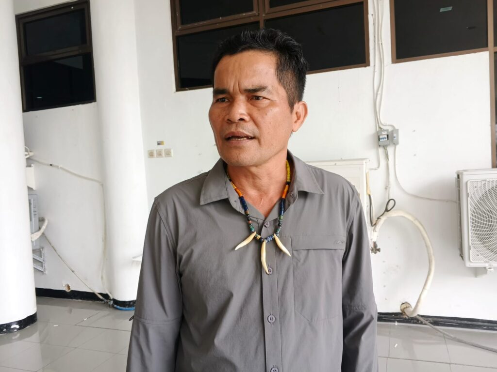 ‎​Kepala Desa Long Buang, Frans Dopit