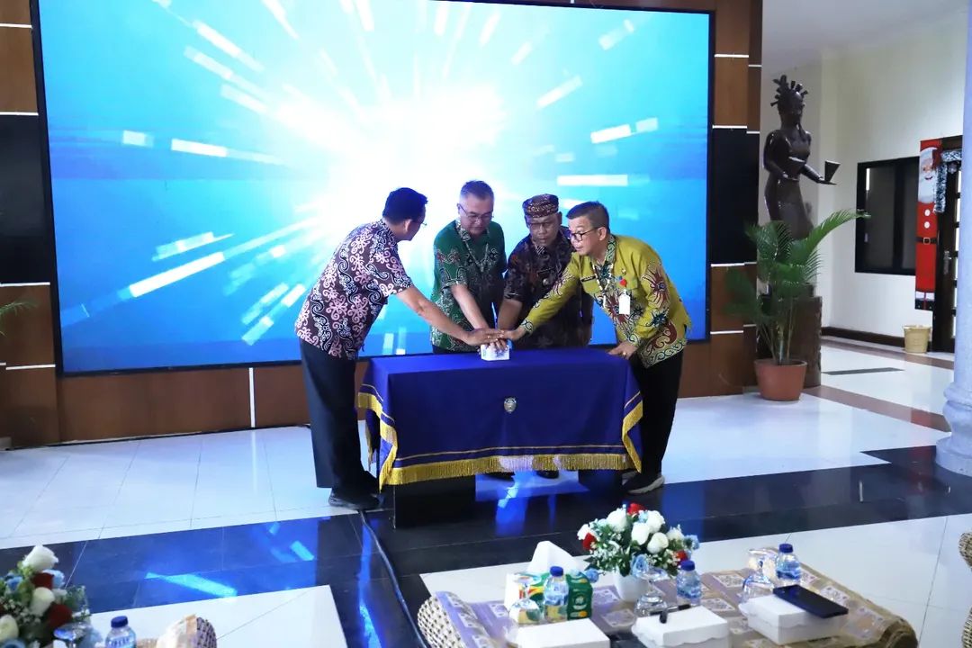 INOVATIF: Bupati Malinau secara resmi membuka Acara Launching Portal Satu Data Kabupaten Malinau Tahun 2025 yang berlangsung di Lobi Utama Kantor Bupati Malinau, Jumat (12/12/2025)