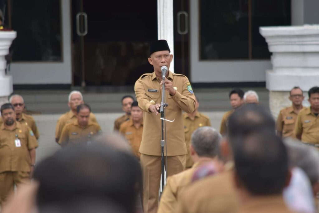 Bupati saat memimpin apel gabungan di Kantor Bupati Bulungan. (Foto : DKISP Bulungan)