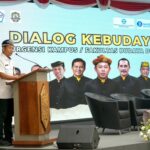 DIALOG : Asisten Bidang Administrasi Umum Setdaprov Kaltara, Dr. Taufik Hidayat, S.TP., M.Si., membuka Dialog Kebudayaan bertema “Urgensi Kampus/Fakultas Budaya di Kaltara” yang diinisiasi Yayasan Sejarah dan Budaya Kaltara (YSBKU) di Aula Kantor Gubernur Kaltara, Rabu (24/6).