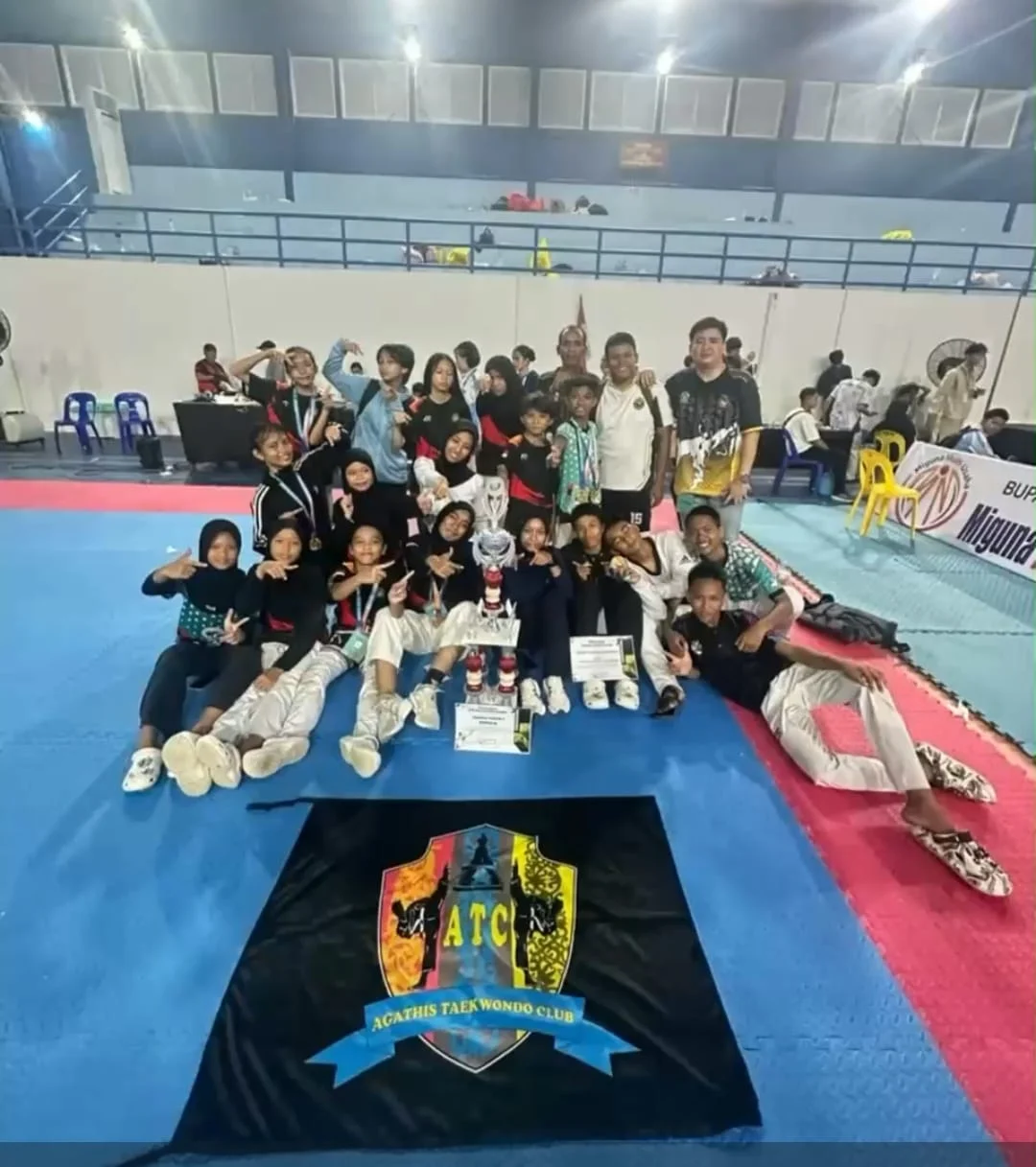 MEMBANGGAKAN: Para Atlet Agatis Taekwondo Club (ATC) Bulungan sukses mengukuhkan diri sebagai Juara Umum 1 Klasifikasi Pemula dalam ajang Kejuaraan Bupati Malinau Open Taekwondo Tournament 2026.