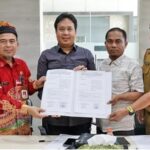 FOTO BERSAMA: Momen foto bersama usai rapat finalisasi yang diselenggarakan Pansus I DPRD Kaltara. (Foto: Istimewa)