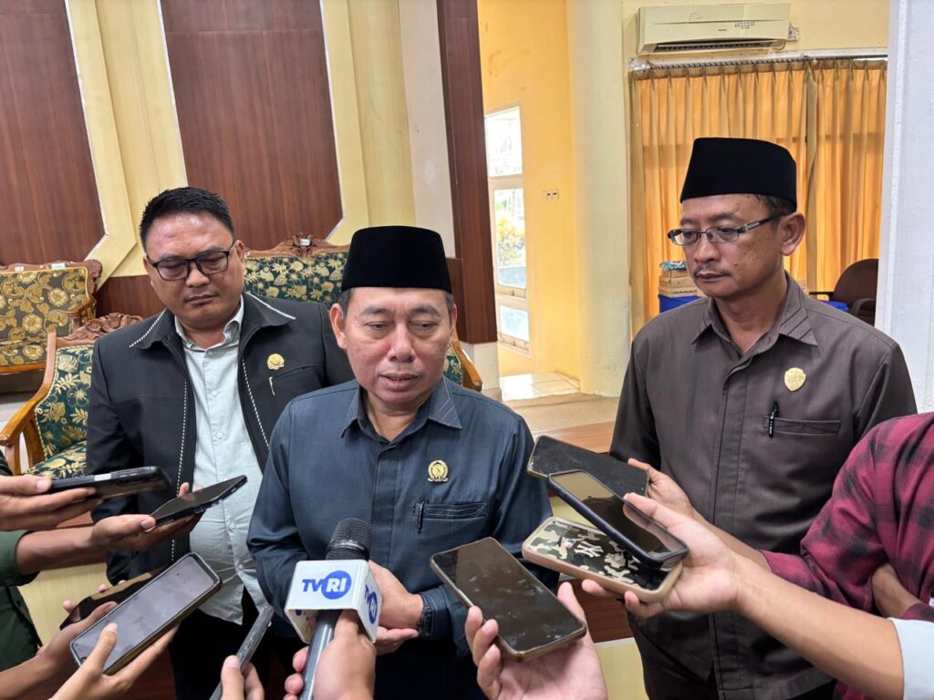 Ketua DPRD Bulungan, Riyanto saat diwawancara wrtawan (foto: Dedi Suhendra, Tanjungnews.com)