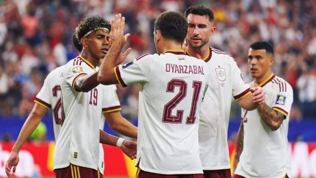 para-pemain-spanyol-merayakan-gol-ke-gawang-prancis-
